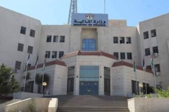 الحكومة الأردنية ملتزمة بوضع الدين في مسار تنازلي كنسبة من الناتج المحلي الإجمالي إلى ما دون 80% من الناتج المحلي الإجمالي