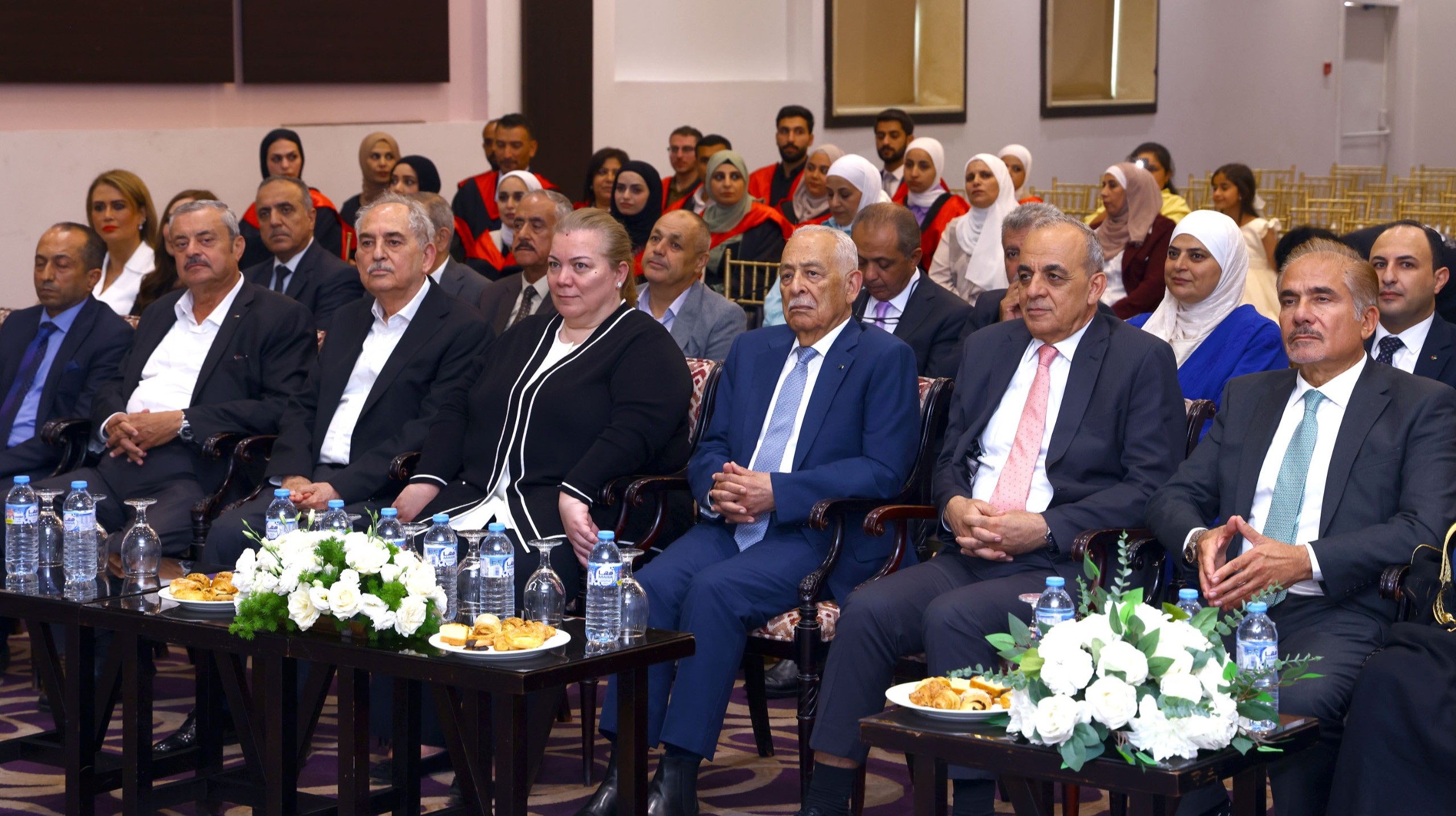 صورة حول : العيسوي يرعى حفل تخريج دورة الدليل السياحي لأبناء الكرك العيسوي يرعى حفل تخريج دورة الدليل السياحي لأبناء الكرك