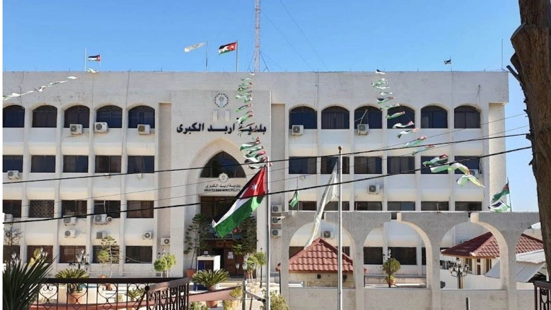 صورة حول : بلدية إربد تنجز 2700 موقع للحاويات والتعبيد بلدية إربد تنجز 2700 موقع للحاويات والتعبيد