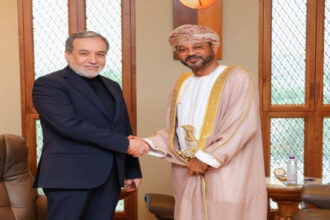 عُمان وإيران تبحثان أمن الملاحة في هرمز