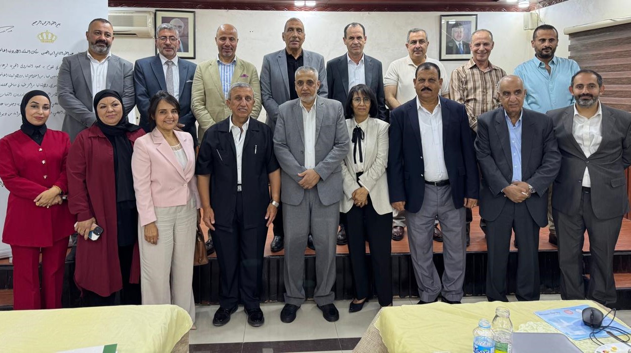 لجنة العمل بالأعيان تطّلع على تجارب التدريب والتمكين بإربد