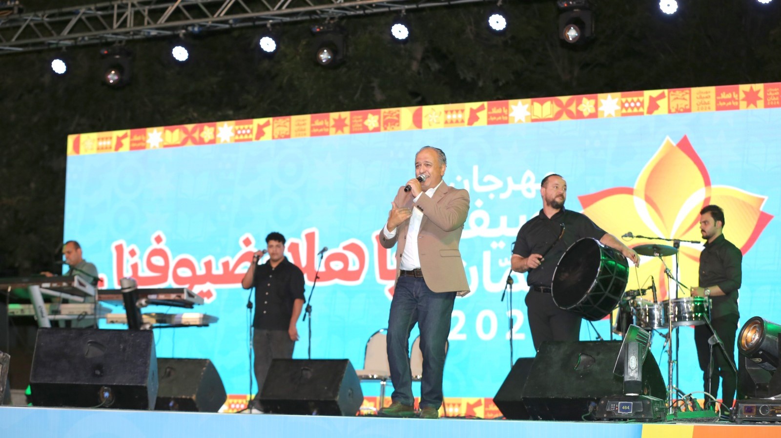 صورة حول : نجوم الطرب الأردني يضيئون الأمسية الثالثة من مهرجان صيف عمان نجوم الطرب الأردني يضيئون الأمسية الثالثة من مهرجان صيف عمان