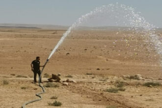سلطة المياه تضبط اعتداءات جديدة على خط ناقل في الموقر وتفصلها