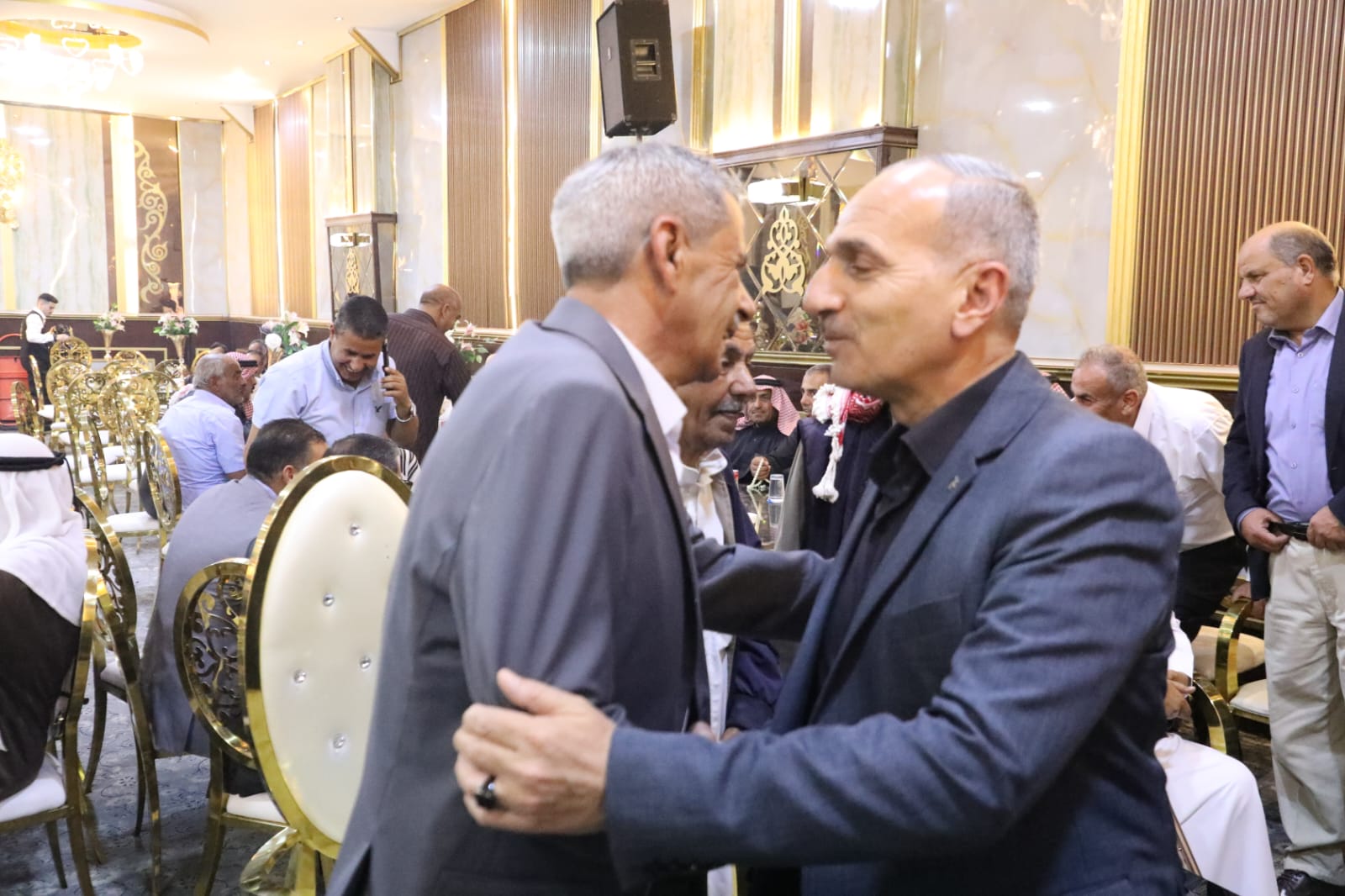 صورة حول : الف مبارك الزفاف عبدالله كريم ال زعل الخوالدة الف مبارك الزفاف عبدالله كريم ال زعل الخوالدة