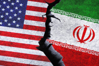 إيران تحذر واشنطن من “رد سريع” حال التدخل في مضيق هرمز