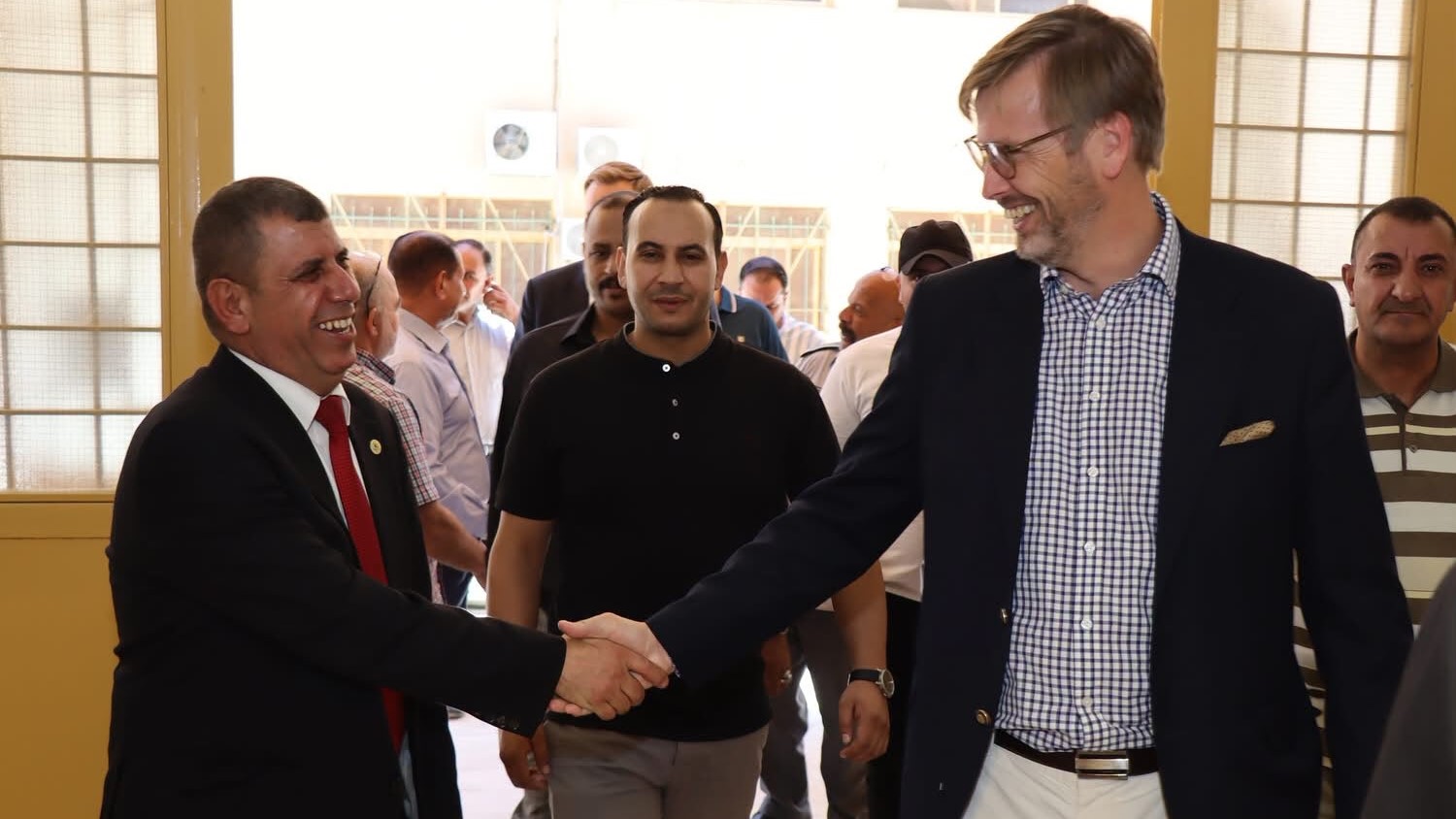 صورة حول : رئيس جامعة الحسين والسفير الألماني يبحثان تعزيز التعاون الأكاديمي رئيس جامعة الحسين والسفير الألماني يبحثان تعزيز التعاون الأكاديمي