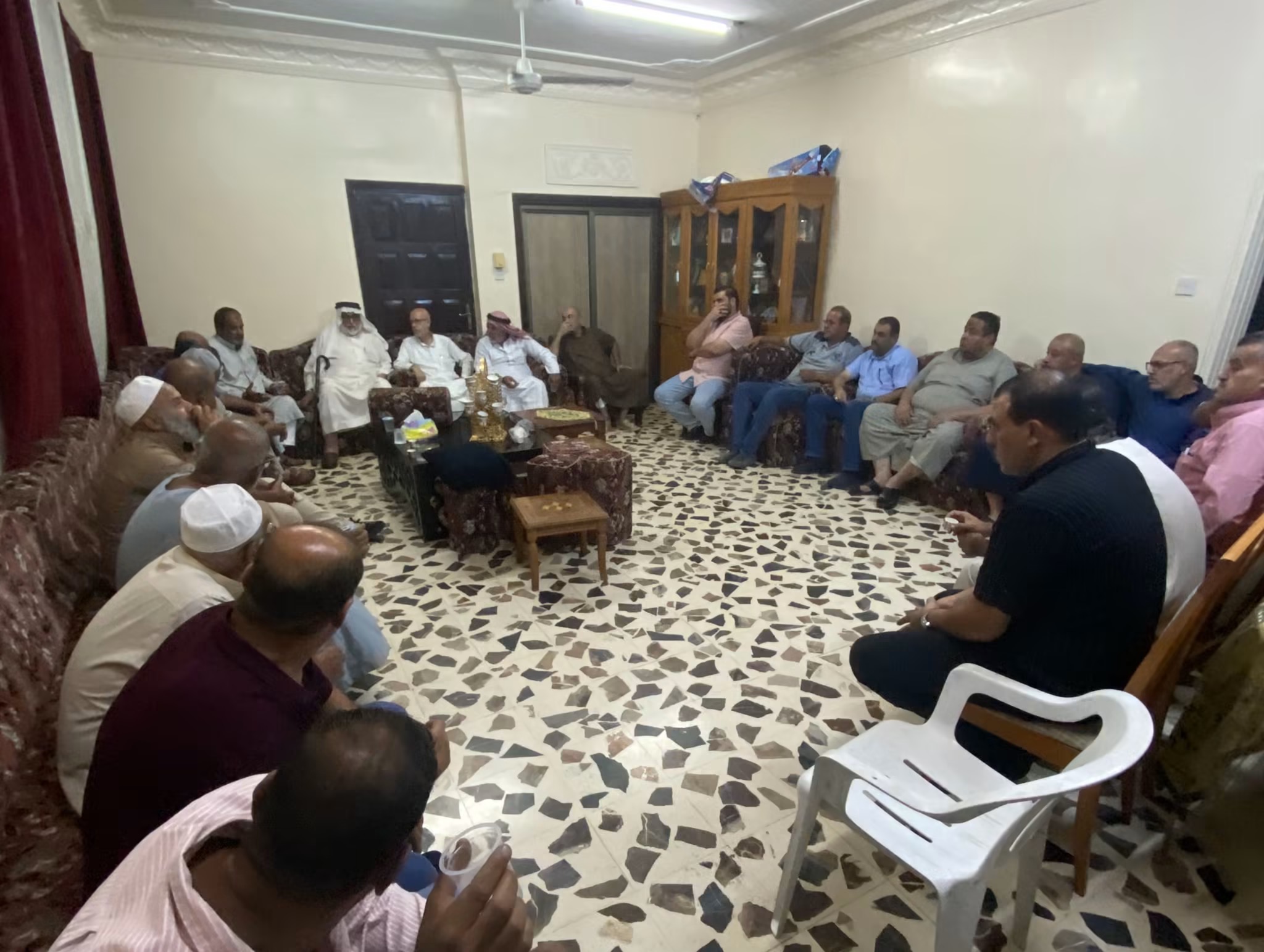 عشيرة الرياطي تؤكد ثقتها بالقضاء وتجدد الولاء للقيادة الهاشمية
