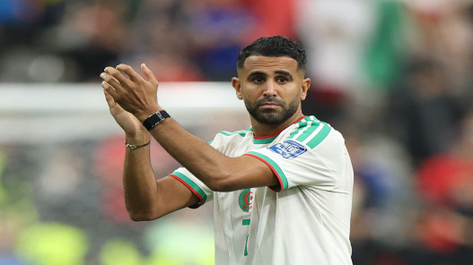 رياض محرز يعلن اعتزاله دولياً بعد خروج الجزائر من المونديال