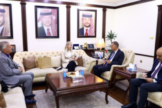 وزير الداخلية يبحث والسفيرة الهولندية تعزيز التعاون الأمني