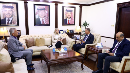 صورة حول : وزير الداخلية يبحث والسفيرة الهولندية تعزيز التعاون الأمني وزير الداخلية يبحث والسفيرة الهولندية تعزيز التعاون الأمني