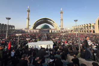 انطلاق مراسم تشييع علي خامنئي وسط حضور جماهيري واسع