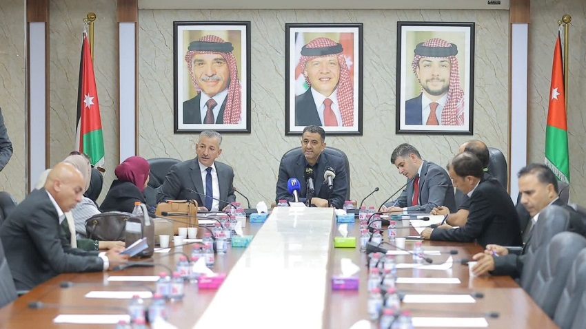 صورة حول : الاقتصاد والاستثمار النيابية تناقش عملية دمج المؤسستين العسكرية والمدنية الاقتصاد والاستثمار النيابية تناقش عملية دمج المؤسستين العسكرية والمدنية