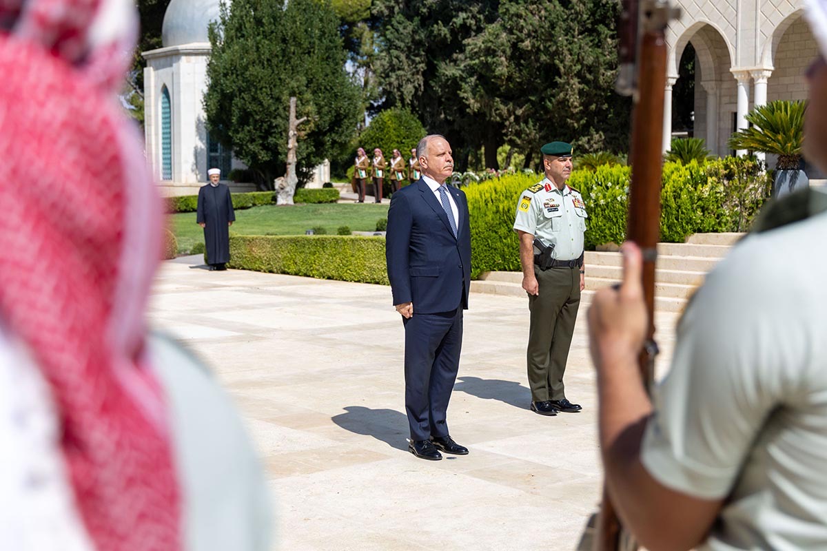 الأمير فيصل يزور ضريح الملك طلال في الذكرى الـ54 لرحيله
