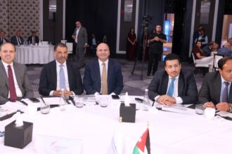 "مؤتمر رجال الأعمال" يوصي بتوجيه مدخرات المغتربين الى استثمارات في المملكة