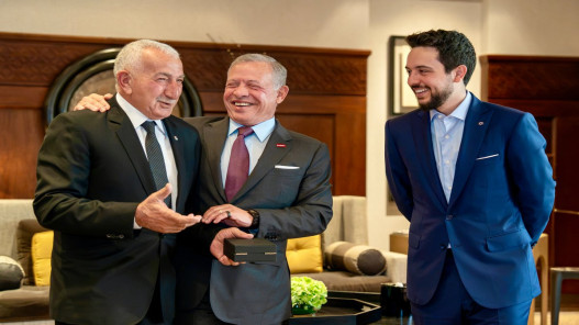 صورة حول : الملك ينعى الرائد المظلي المتقاعد سميح جنكات الملك ينعى الرائد المظلي المتقاعد سميح جنكات