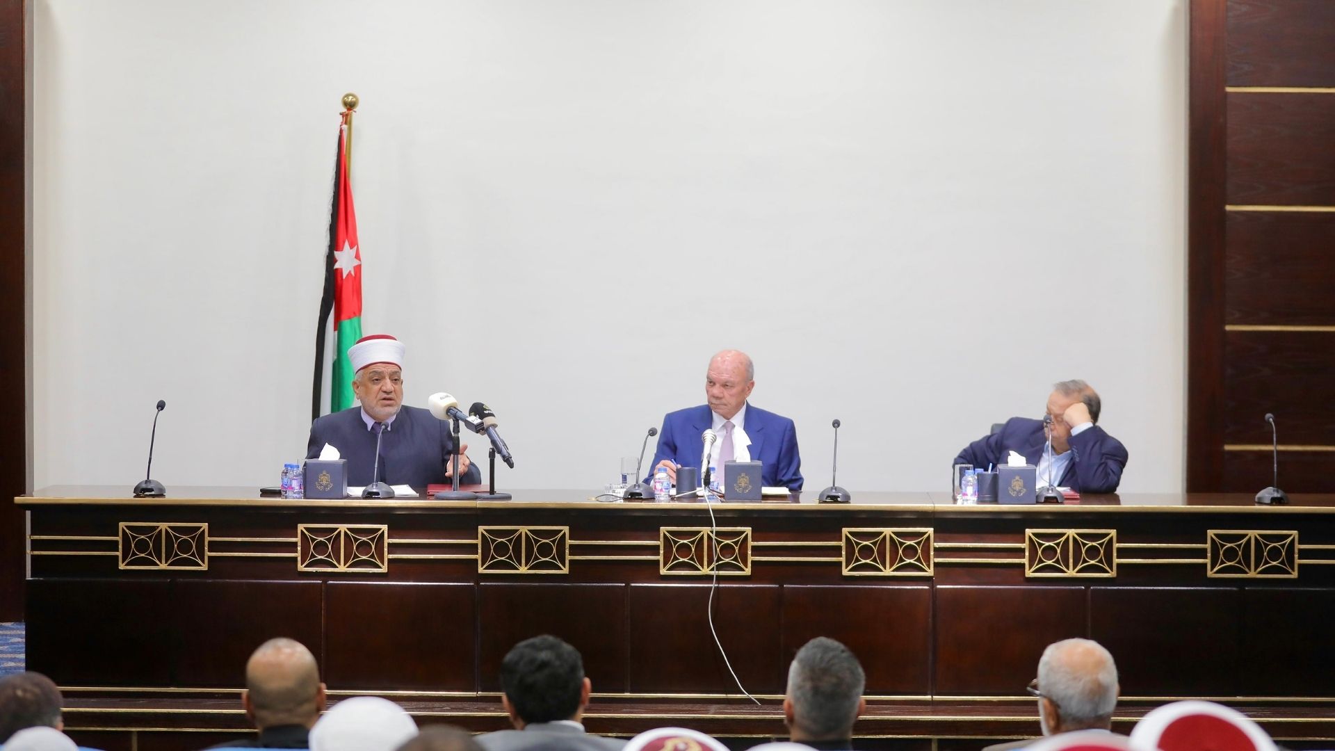 صورة حول : خلال لقائه الأئمة والخطباء.. الفايز يؤكد أهمية صون اللغة العربية خلال لقائه الأئمة والخطباء.. الفايز يؤكد أهمية صون اللغة العربية