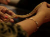 الذهب يحافظ على مستوياته في السوق المحلية
