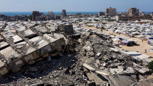 صورة حول : استشهاد 4 فلسطينيين من عائلة واحدة في قصف على دير البلح استشهاد 4 فلسطينيين من عائلة واحدة في قصف على دير البلح