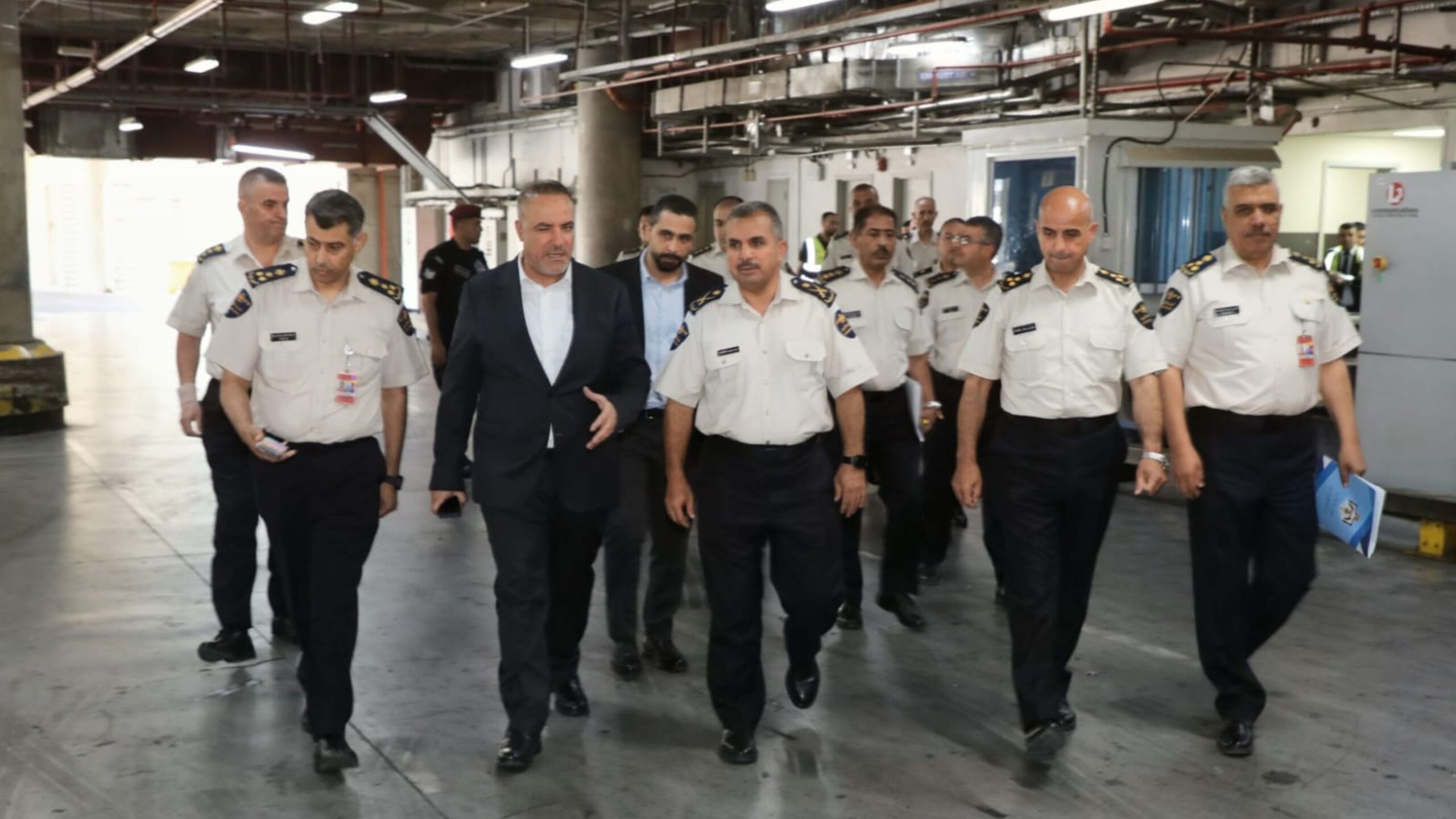 صورة حول : وزير المالية يتفقد مطار الملكة علياء ويطلع على التوسعة وزير المالية يتفقد مطار الملكة علياء ويطلع على التوسعة