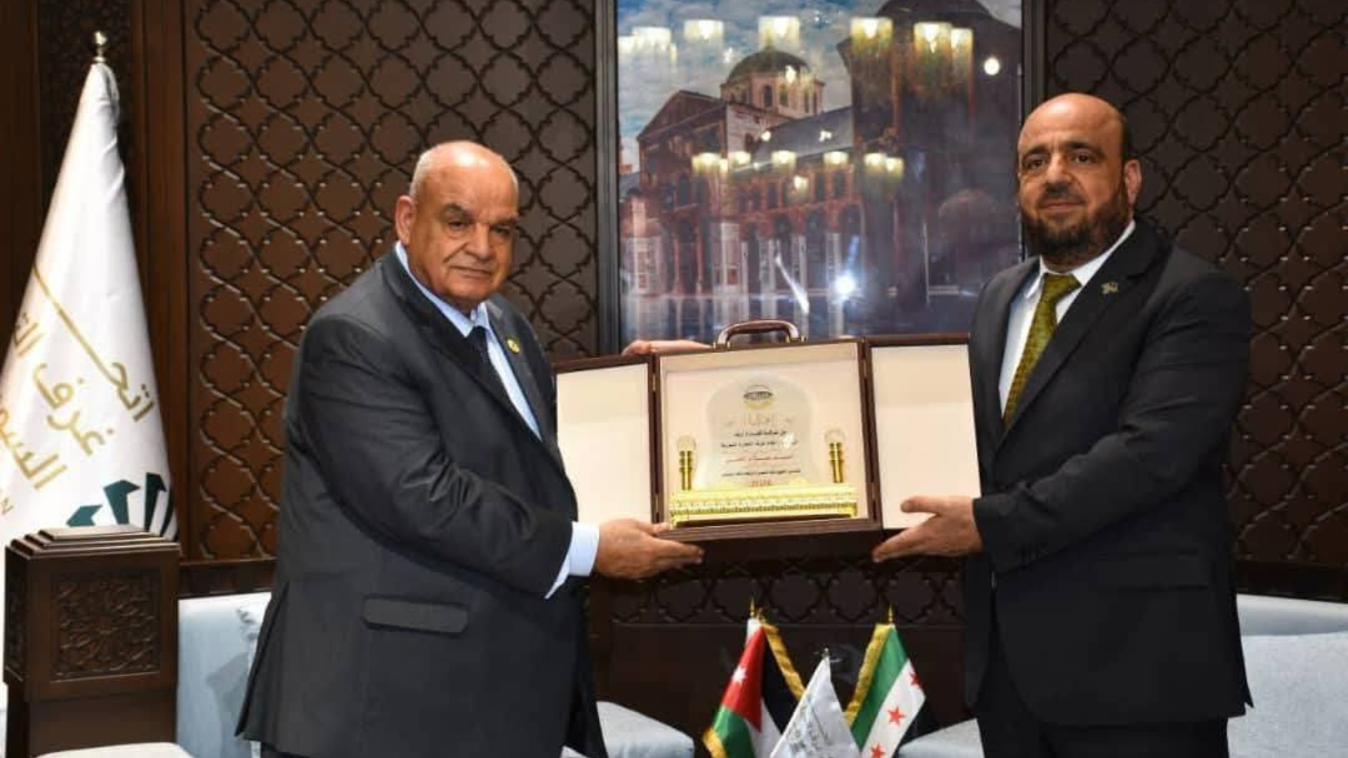 صورة حول : غرفة تجارة إربد واتحاد غرف التجارة السورية يبحثان تعزيز الشراكة الاقتصادية غرفة تجارة إربد واتحاد غرف التجارة السورية يبحثان تعزيز الشراكة الاقتصادية
