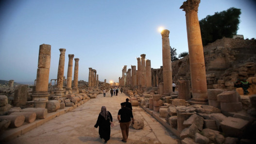 صورة حول : ارتيموس يحتضن أمسية شعرية في مهرجان جرش ارتيموس يحتضن أمسية شعرية في مهرجان جرش