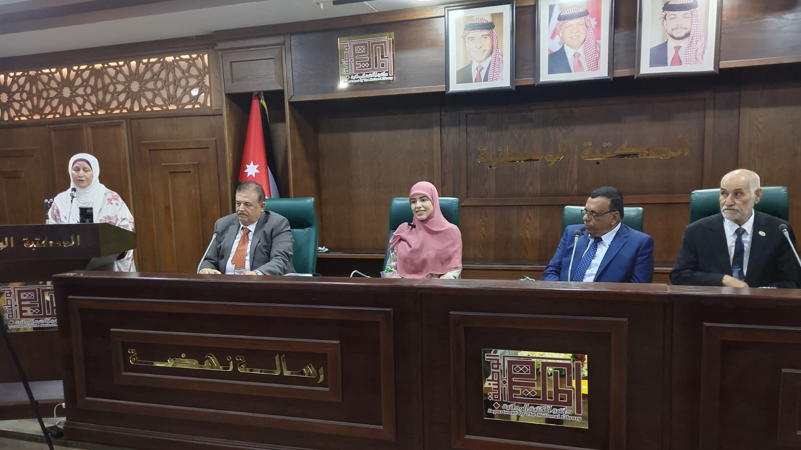 صورة حول : أمسية شعرية تحتفي بالوطن في مهرجان جرش أمسية شعرية تحتفي بالوطن في مهرجان جرش
