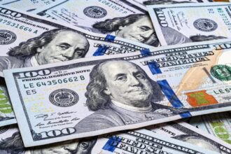 الدولار يستقر ويتجه لخسارة أسبوعية وسط تراجع رهانات رفع الفائدة الأميركية