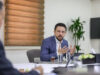 ولي العهد يؤكد أهمية تكثيف التوعية بخدمات تطبيق سند