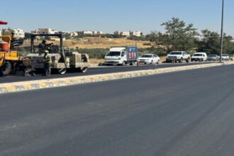 أبو السمن يوجه بتسريع صيانة طريق مأدبا الغربي وإنهائه بأقرب وقت