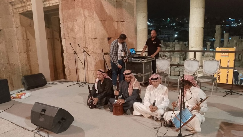 مسرح أرتيمس يحتفي بالشعر الأردني والتراث الشعبي في مهرجان جرش