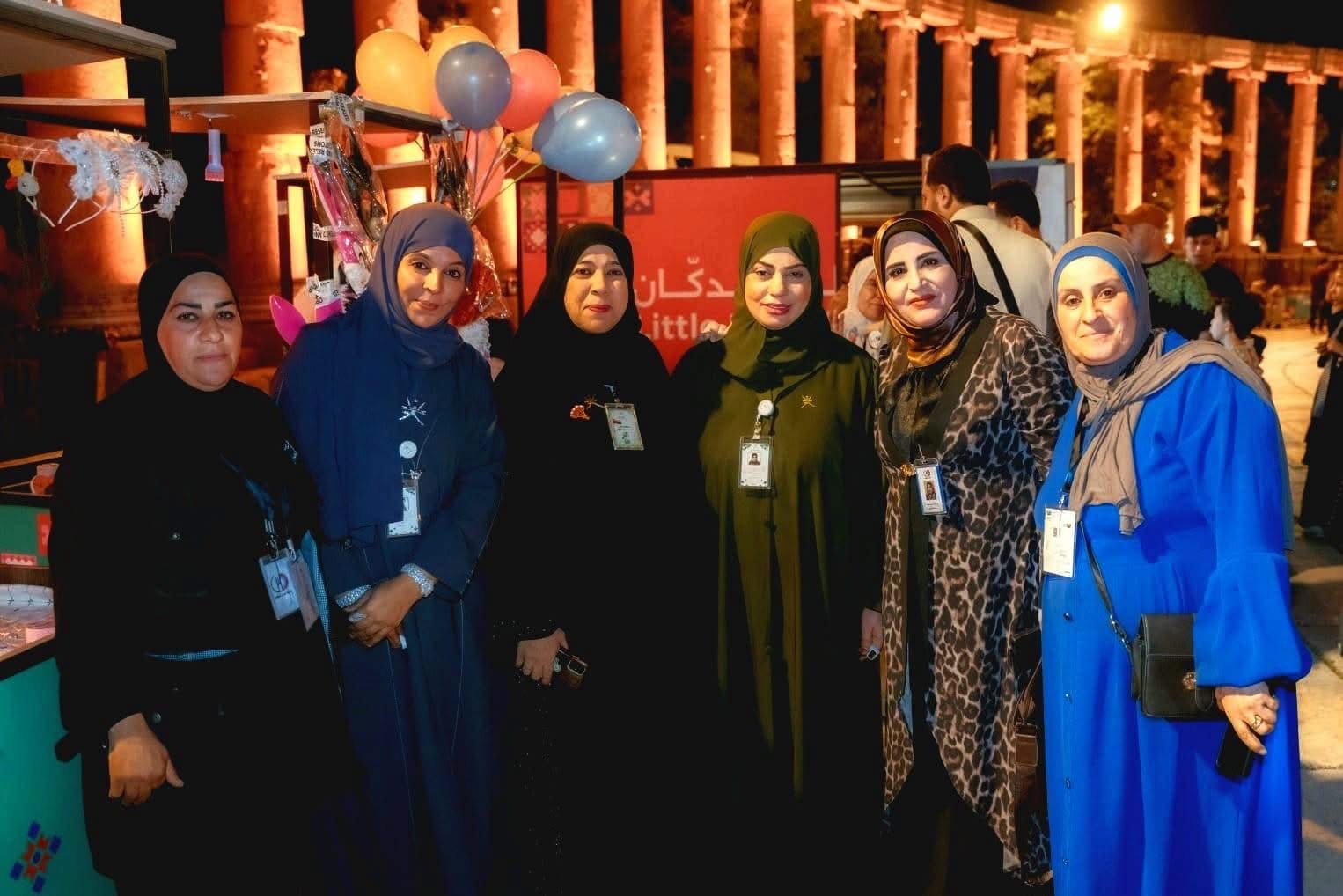 وفد عُماني يزور معرض وحدة تمكين المرأة في مهرجان جرش