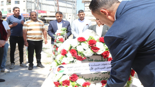صورة حول : وفد من المستشفى الميداني الأردني نابلس يزور مقبرة شهداء الجيش العربي وفد من المستشفى الميداني الأردني نابلس يزور مقبرة شهداء الجيش العربي