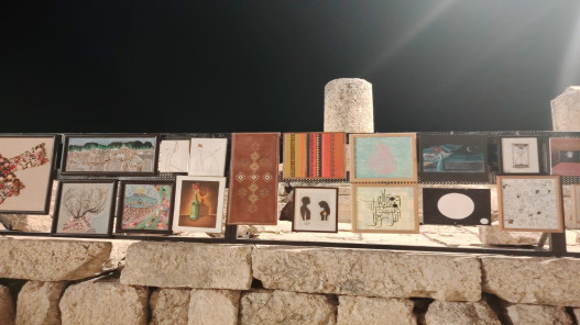 50 فنانًا تشكيليًا يزينون شارع الأعمدة في مهرجان جرش بأكثر من 100 عمل فني