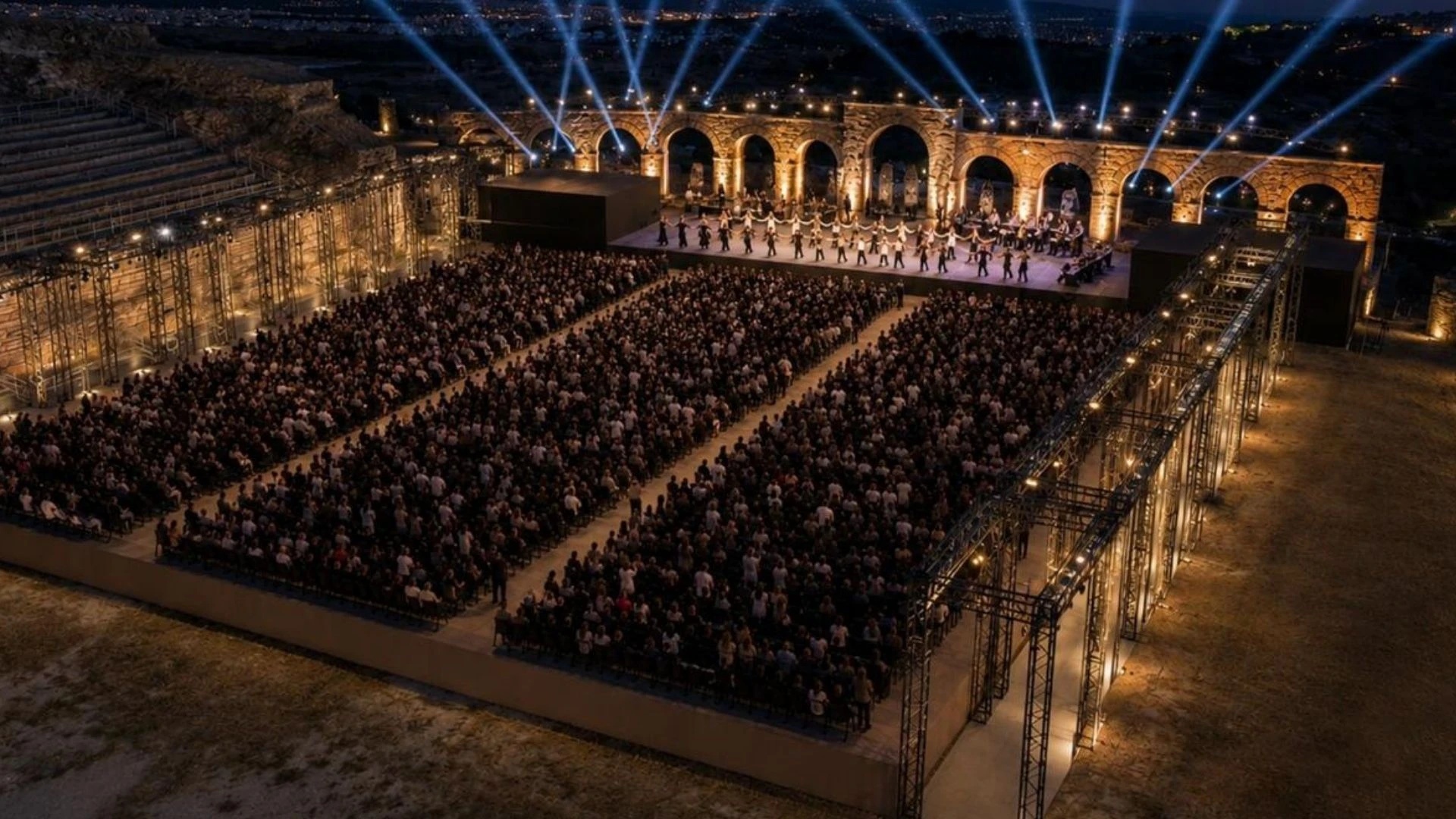 إدارة مهرجان جرش : تخصيص مواقف وحافلات مجانية سريعة التردد لنقل الزوار لبوابات المهرجان