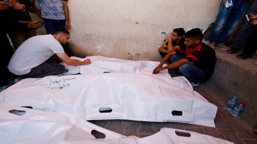 صورة حول : استشهاد فلسطينيين وإصابة آخرين في قصف الاحتلال مناطق متفرقة من غزة استشهاد فلسطينيين وإصابة آخرين في قصف الاحتلال مناطق متفرقة من غزة