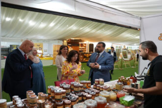 مهرجان العسل الأردني الثاني يحقق مبيعات بـ140 ألف دينار ويستقطب 8 آلاف زائر