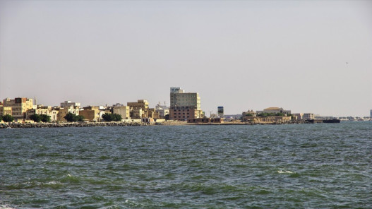 اليمن: الحوثيون يسعون لفرض رسوم عبور على السفن في البحر الأحمر