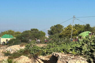 مستوطنون يقتحمون بلدة تل جنوب غرب نابلس وقوات الاحتلال تعتقل فلسطينيين