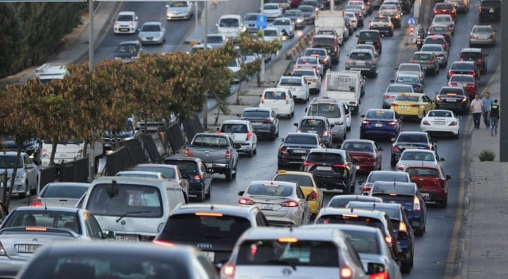 شوارع عمان المزدحمة.. المواطن يدفع الوقت والمخالفة معا..هل آن أوان الحلول الجذرية؟