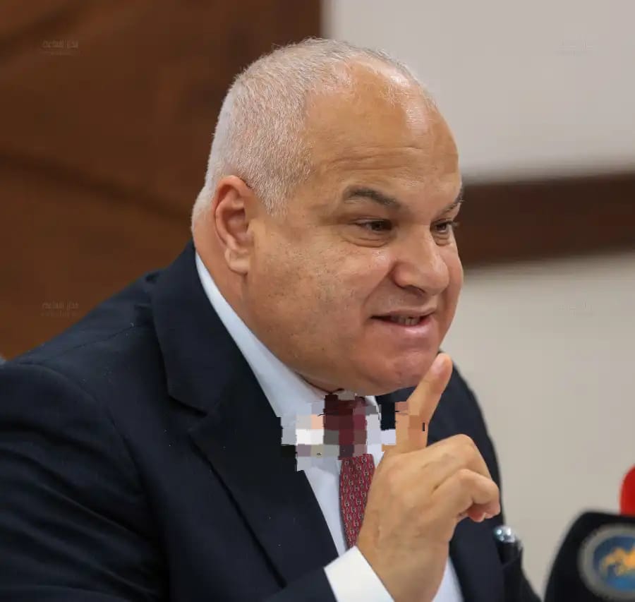 ماذا لو عاد معتذرا؟ هل يخرج خالد البكار الرابح الأكبر من أزمته.. وهل سيعود إلى حقيبة العمل؟