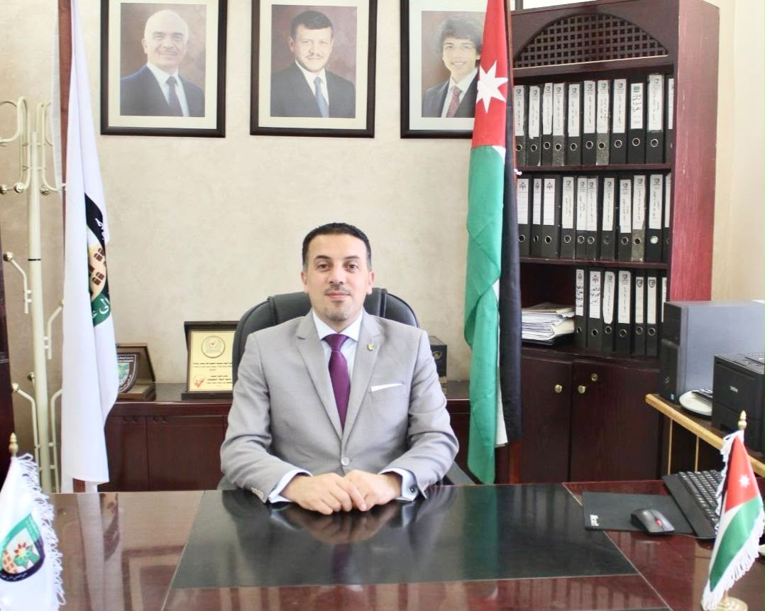 عبر "صراحة نيوز" الدكتور الطعاني يدعو لدمج القيم في المناهج ويؤيد تدريس اللغة الصينية بشروط