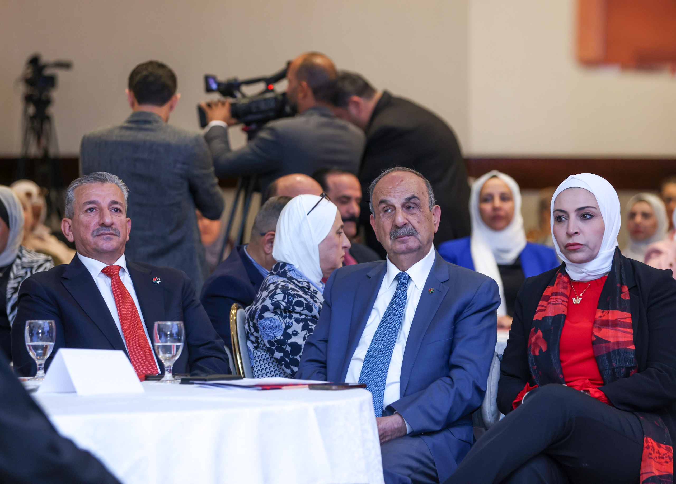 القاضي يرعى أعمال مؤتمر يدعو لتعزيز مشاركة المرأة في الإدارة المحلية