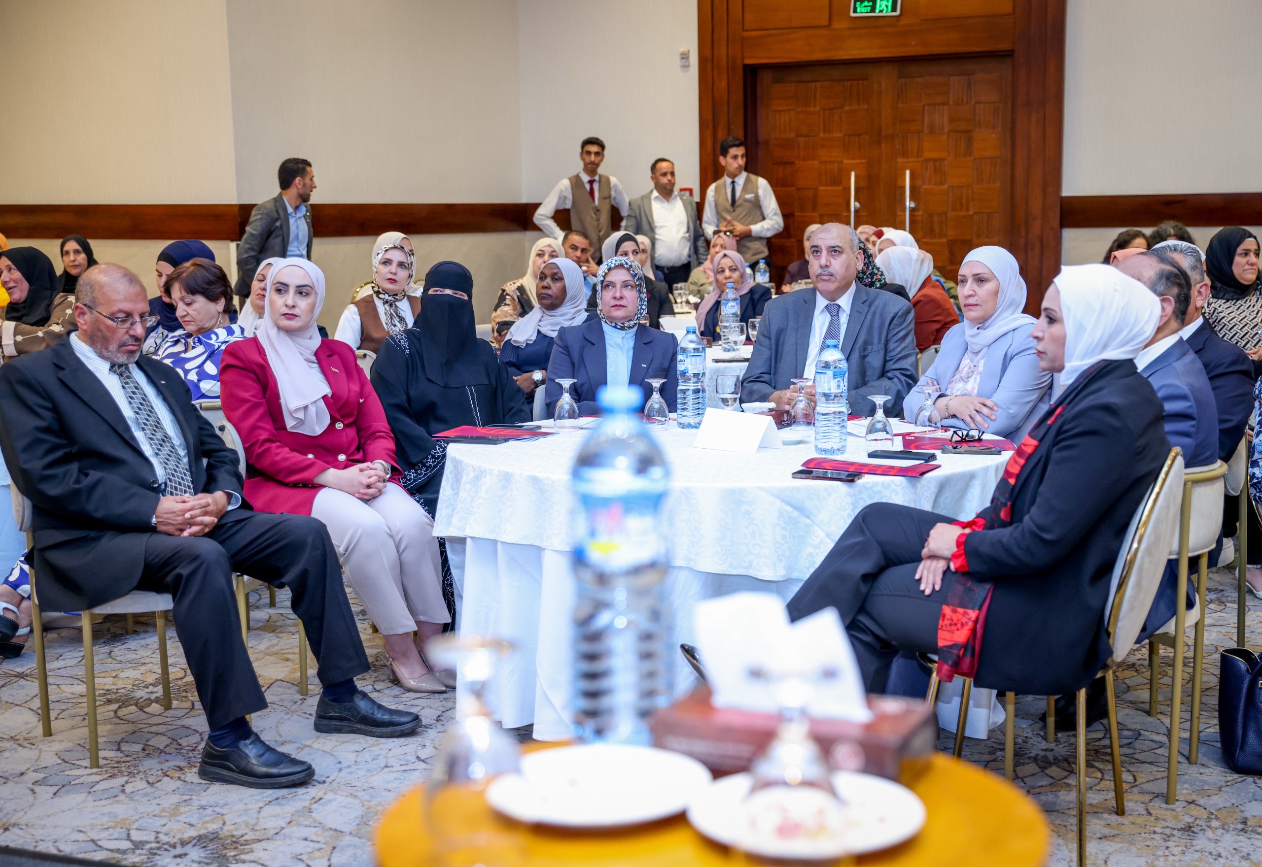 صورة حول : القاضي يرعى أعمال مؤتمر يدعو لتعزيز مشاركة المرأة في الإدارة المحلية القاضي يرعى أعمال مؤتمر يدعو لتعزيز مشاركة المرأة في الإدارة المحلية