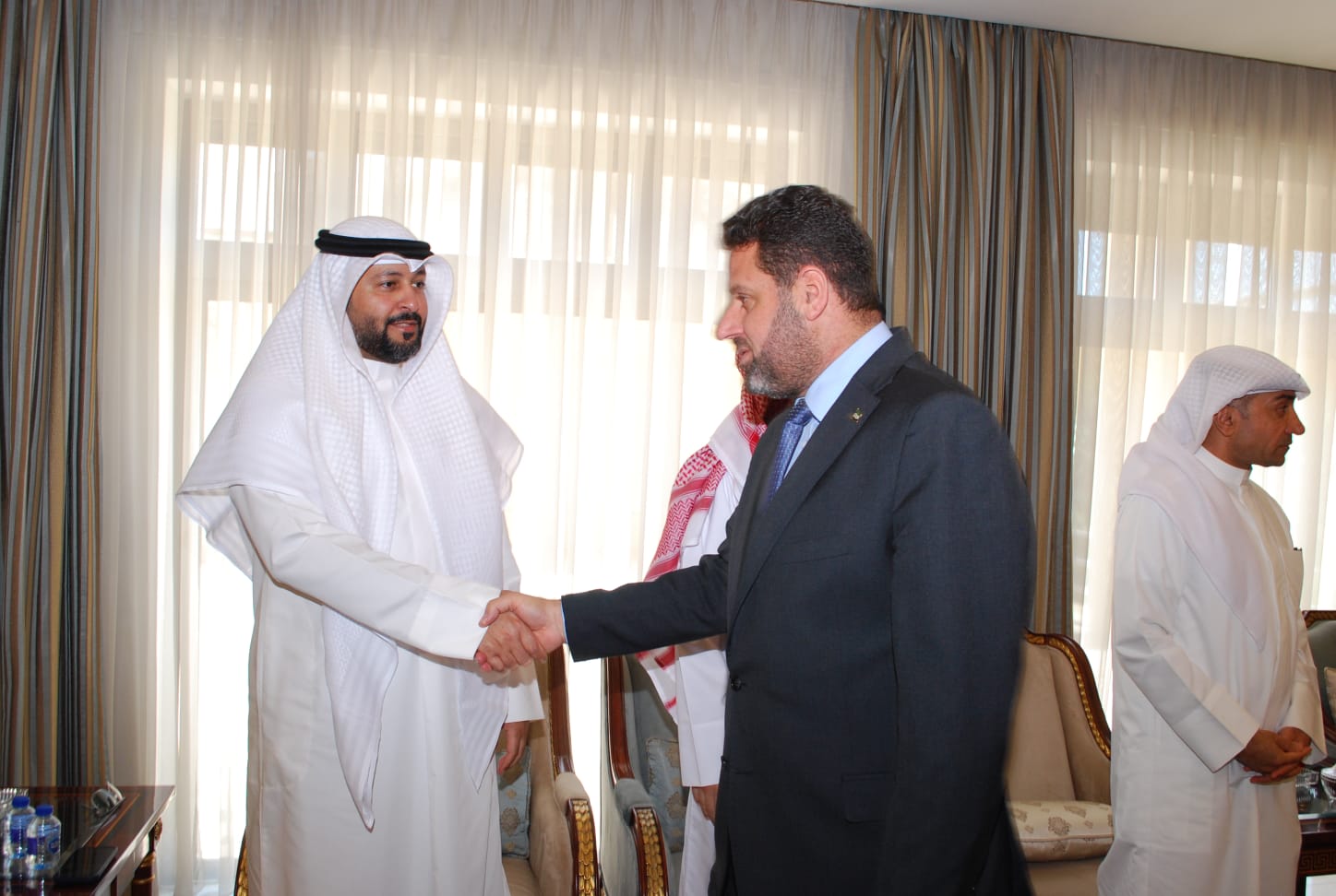 سفارة قطر في الأردن تستقبل المعزين بوفاة الأمير الوالد الشيخ حمد بن خليفة آل ثاني