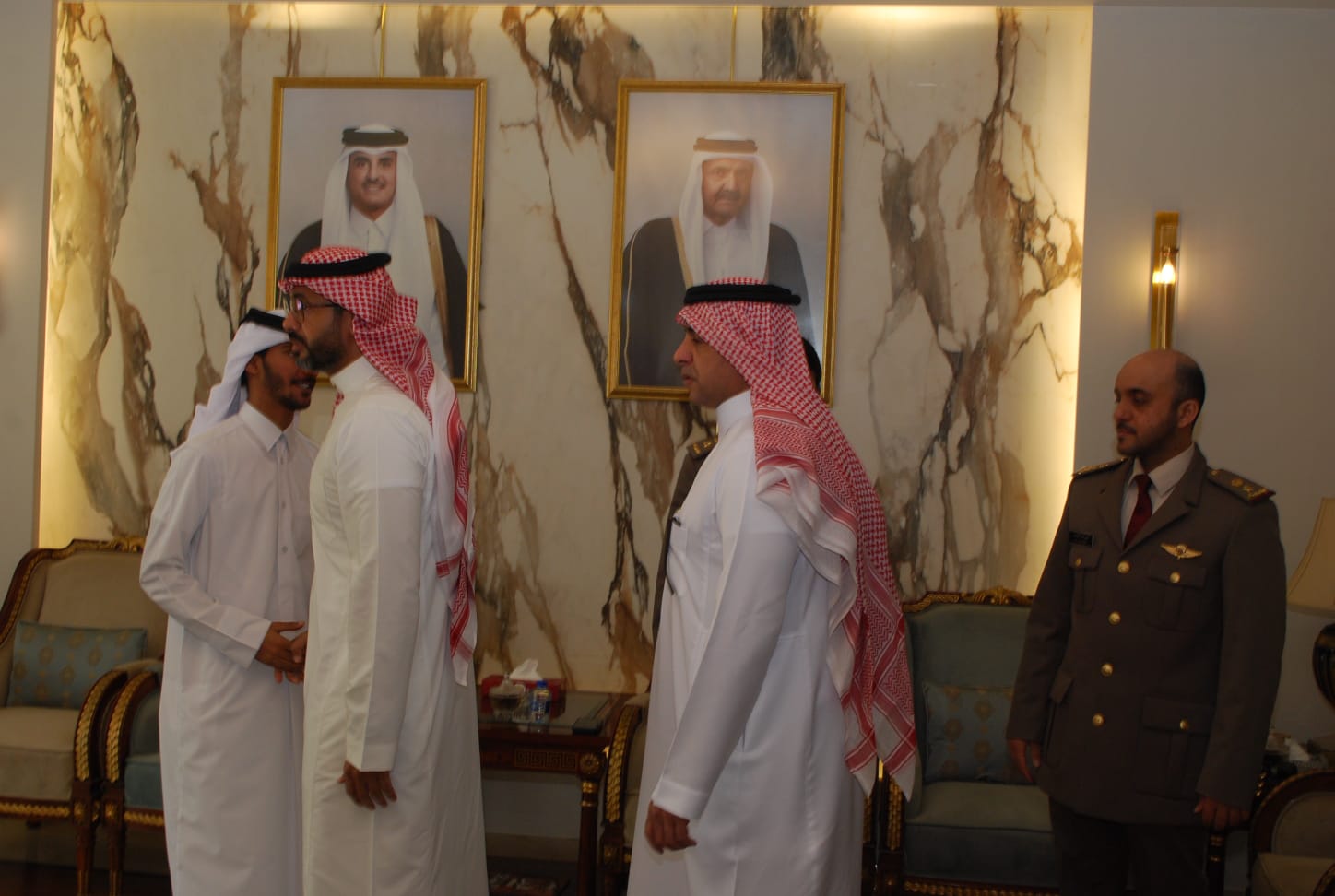 سفارة قطر في الأردن تستقبل المعزين بوفاة الأمير الوالد الشيخ حمد بن خليفة آل ثاني