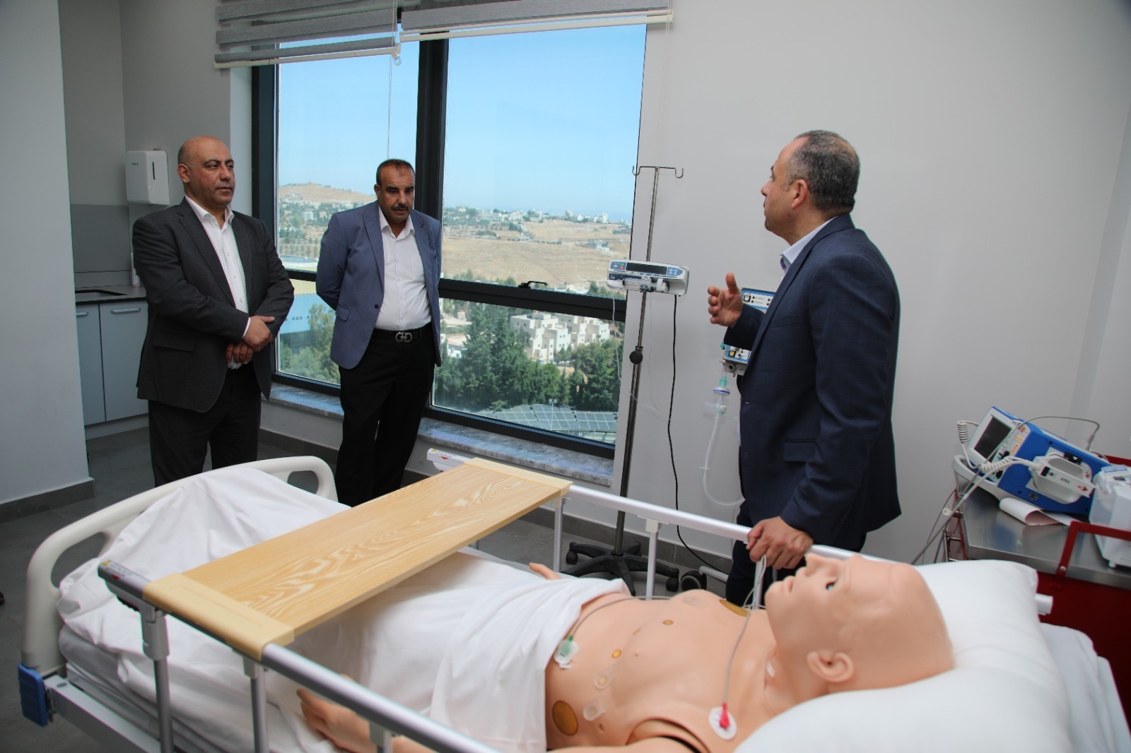 عمان الاهلية وسلطة المياه تبحثان آفاق التعاون المشترك.. صور