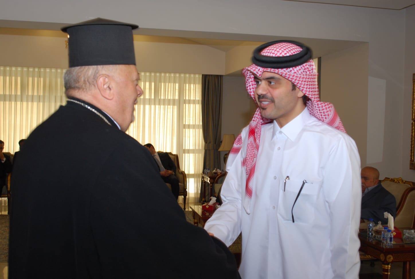 سفارة قطر في الأردن تستقبل المعزين بوفاة الأمير الوالد الشيخ حمد بن خليفة آل ثاني