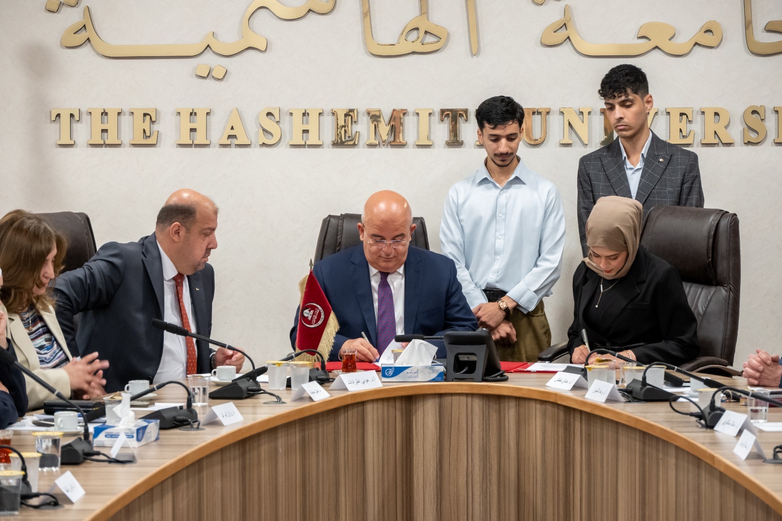 الجامعة الهاشمية تطلق الدورة الأولى من برنامج احتضان المشاريع الريادية الطلابية بتوقيع اتفاقيات مشاريع ابتكارية