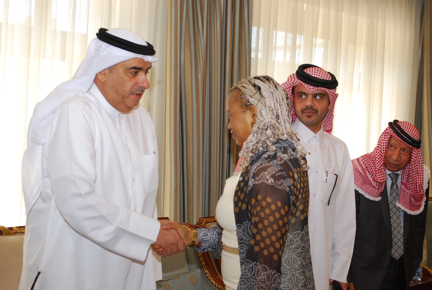 سفارة قطر في الأردن تستقبل المعزين بوفاة الأمير الوالد الشيخ حمد بن خليفة آل ثاني