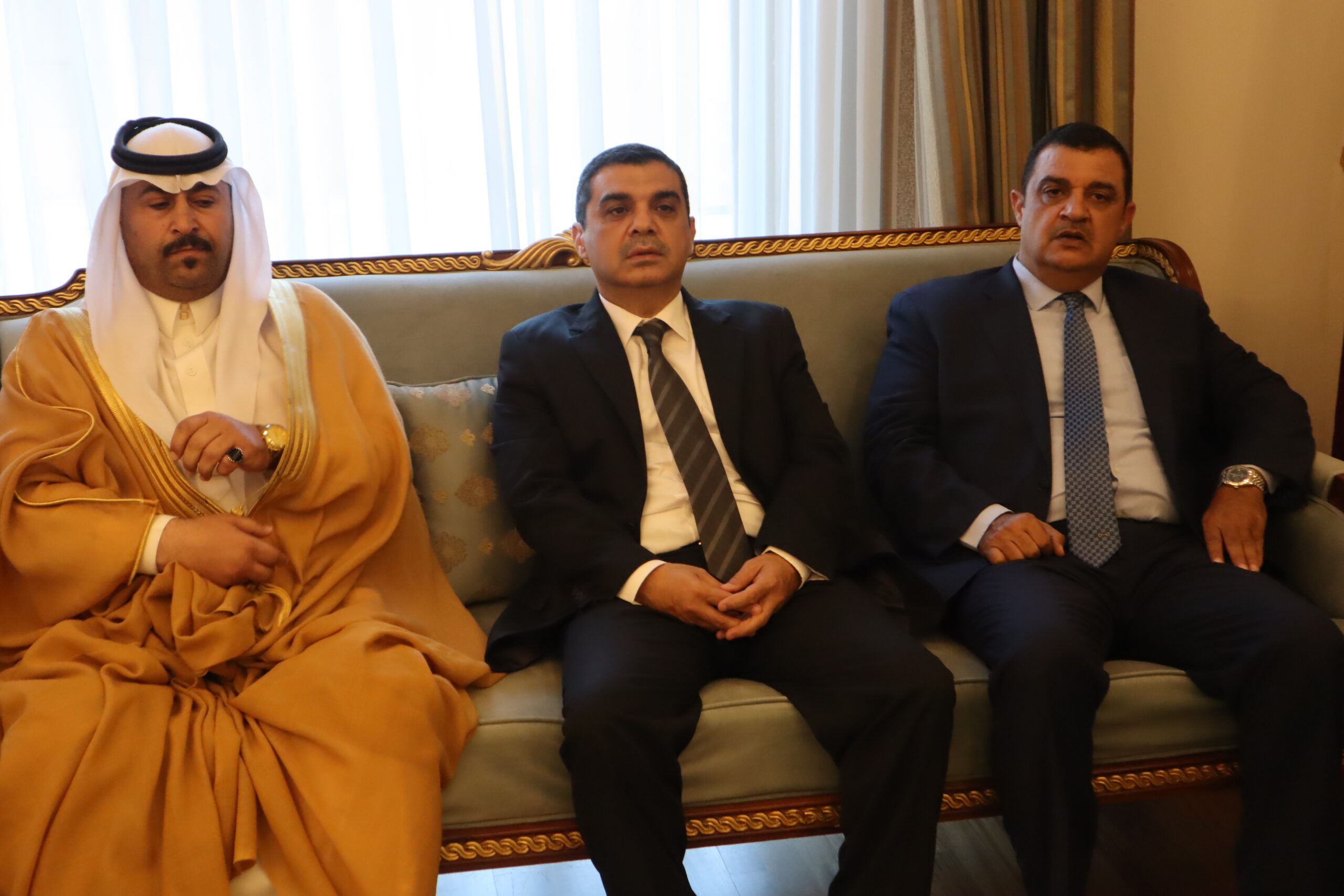 سفارة قطر في الأردن تستقبل المعزين بوفاة الأمير الوالد الشيخ حمد بن خليفة آل ثاني